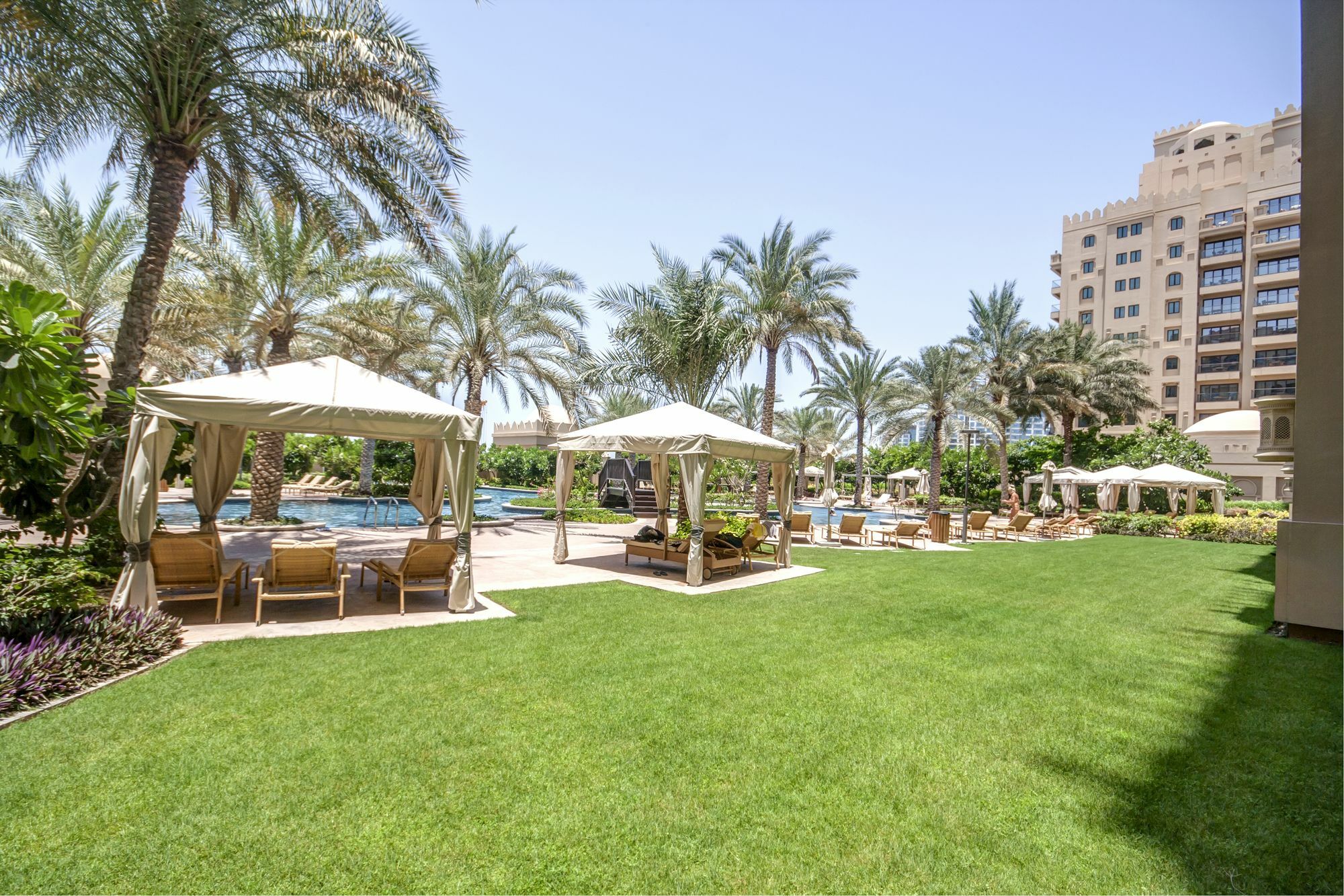 Beachfront Two Bedrooms On Palm Jumeirah By Deluxe Homes *